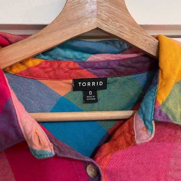 Torrid Lizzie Button-Up Shirt - Picture 5 of 6